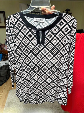 Kasper Geometric Blouse in Black & White Size Medium